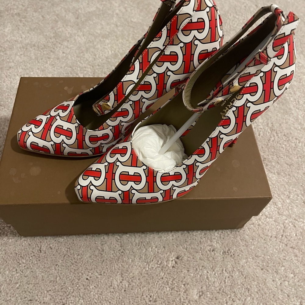 Burberry TB monogram print pumps size 8.5